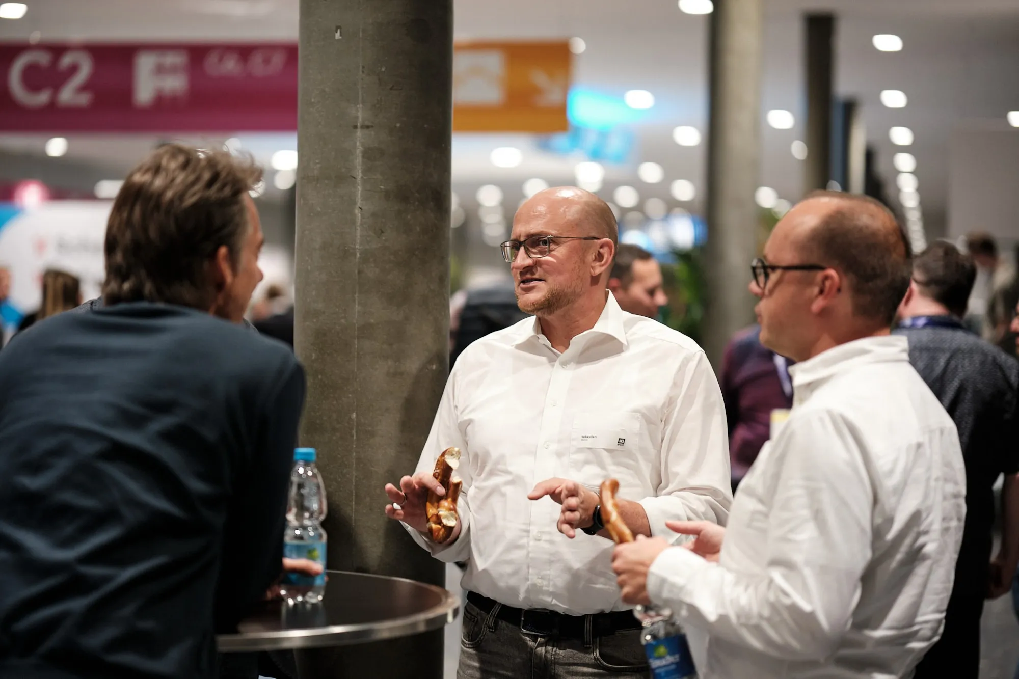 Gespräche beim Networking in der Messe Stuttgart
